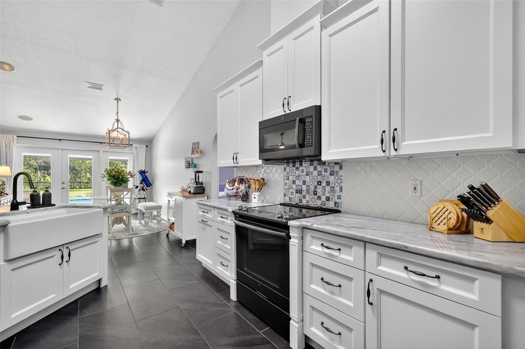 待售: $640,000 (4 贝兹, 2 浴室, 2182 平方英尺)