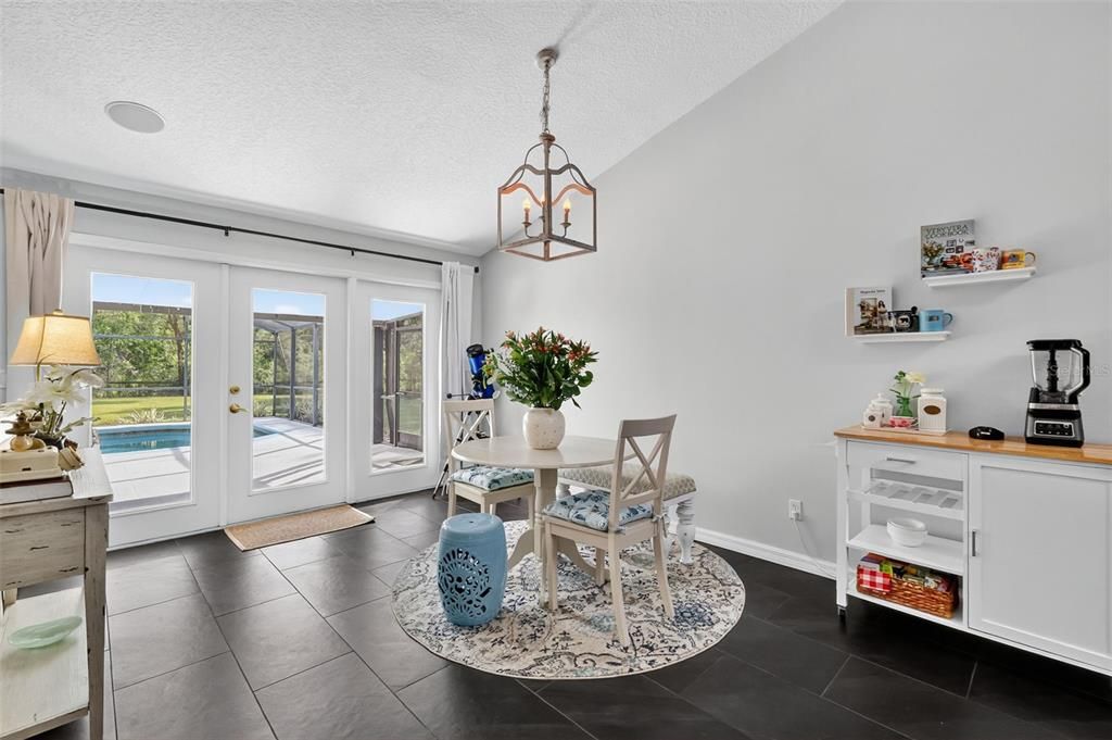 待售: $640,000 (4 贝兹, 2 浴室, 2182 平方英尺)