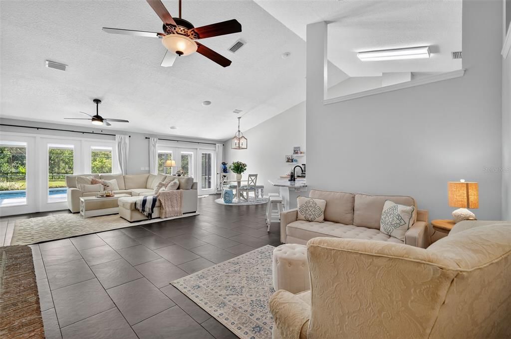 待售: $640,000 (4 贝兹, 2 浴室, 2182 平方英尺)