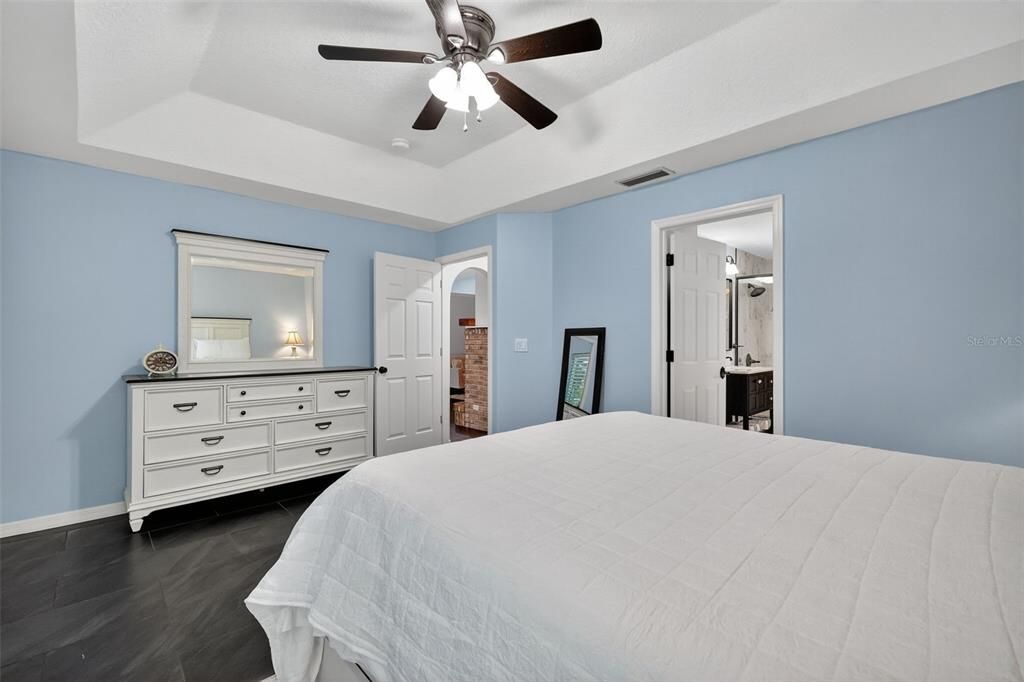 待售: $640,000 (4 贝兹, 2 浴室, 2182 平方英尺)