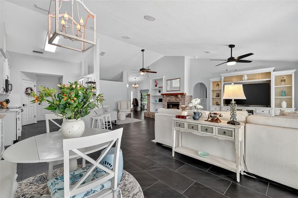 待售: $640,000 (4 贝兹, 2 浴室, 2182 平方英尺)