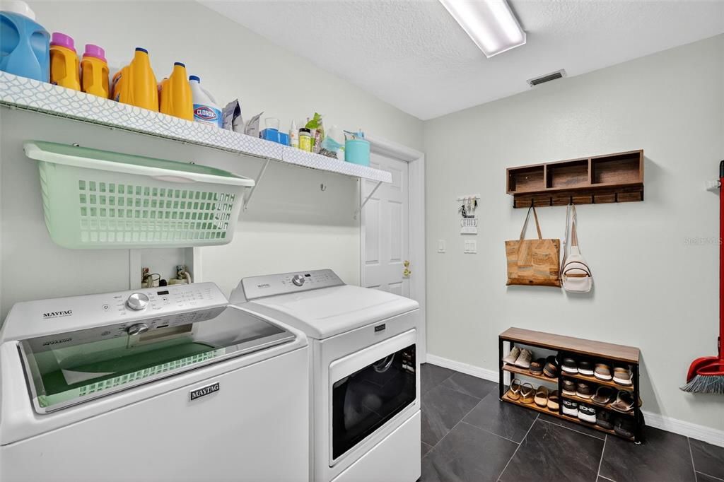 待售: $640,000 (4 贝兹, 2 浴室, 2182 平方英尺)