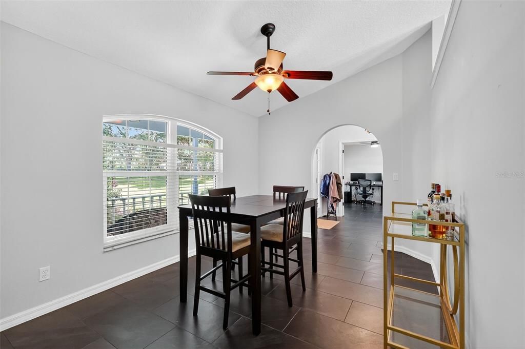 待售: $640,000 (4 贝兹, 2 浴室, 2182 平方英尺)