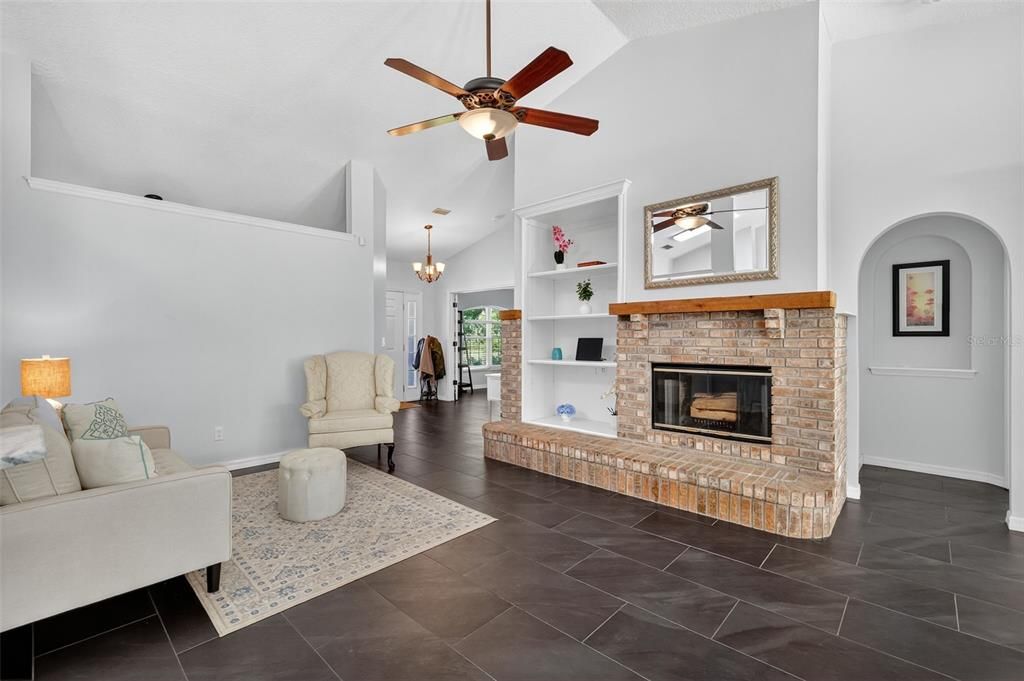 待售: $640,000 (4 贝兹, 2 浴室, 2182 平方英尺)