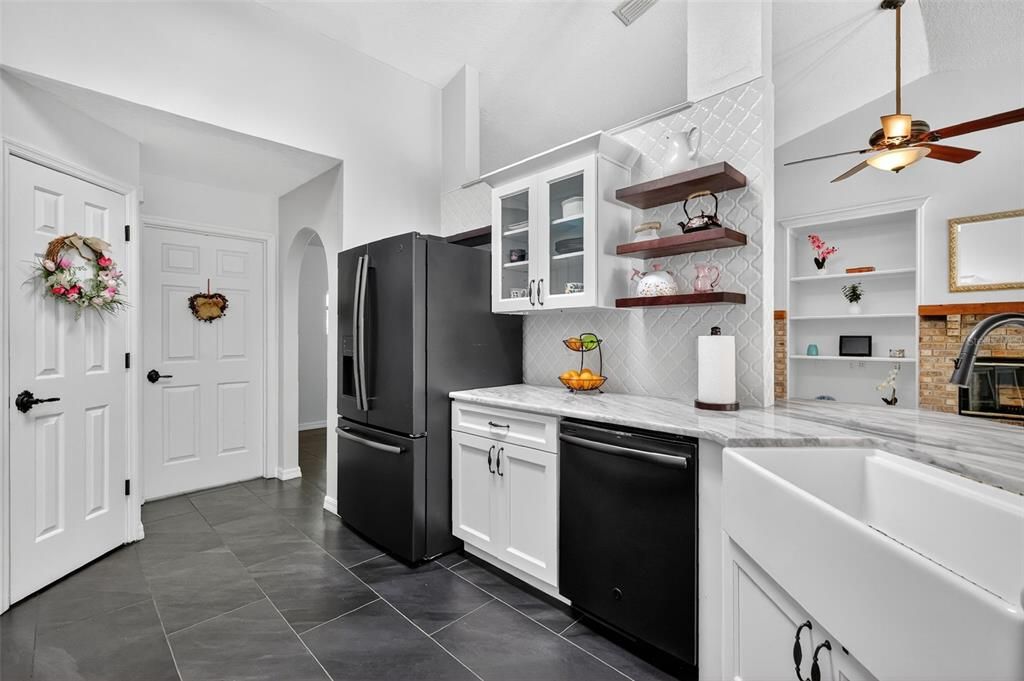 待售: $640,000 (4 贝兹, 2 浴室, 2182 平方英尺)