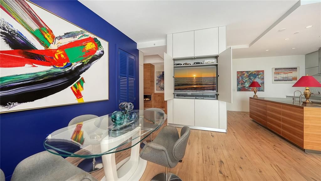 For Sale: $1,299,999 (2 beds, 2 baths, 1600 Square Feet)