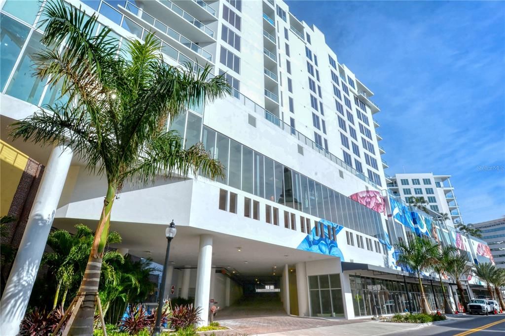 For Sale: $1,299,999 (2 beds, 2 baths, 1600 Square Feet)