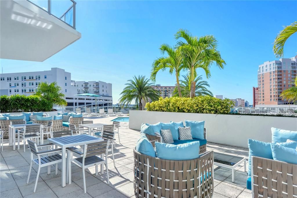 For Sale: $1,299,999 (2 beds, 2 baths, 1600 Square Feet)