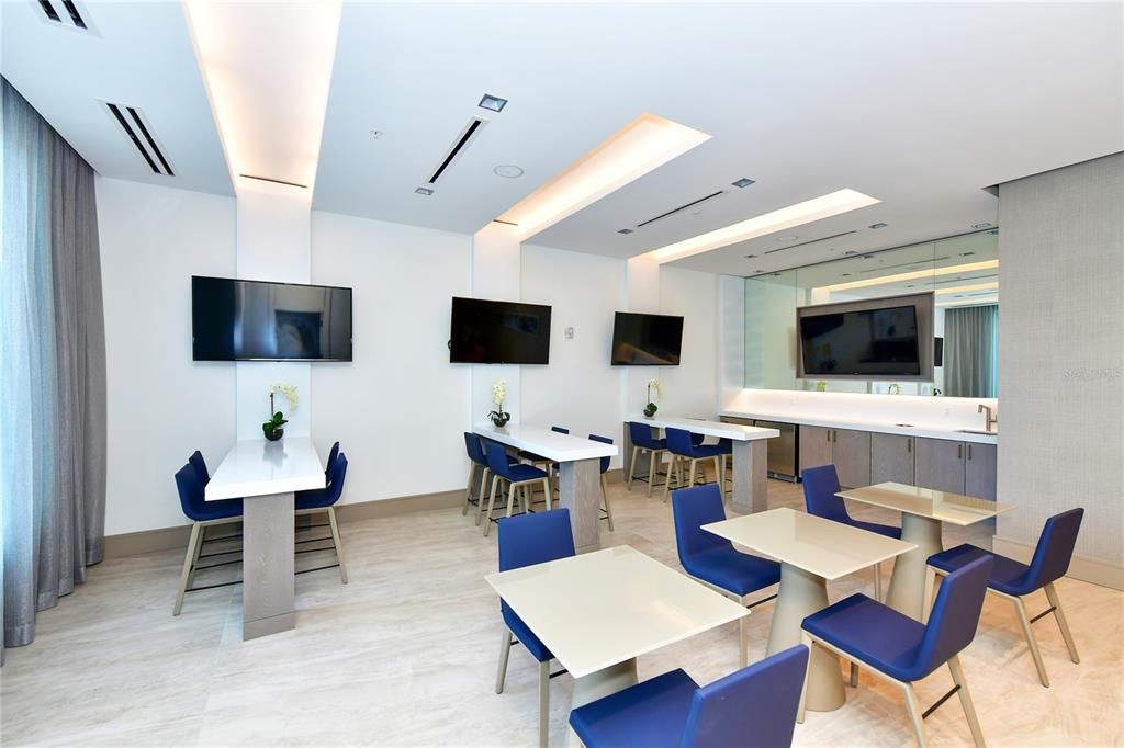 For Sale: $1,299,999 (2 beds, 2 baths, 1600 Square Feet)