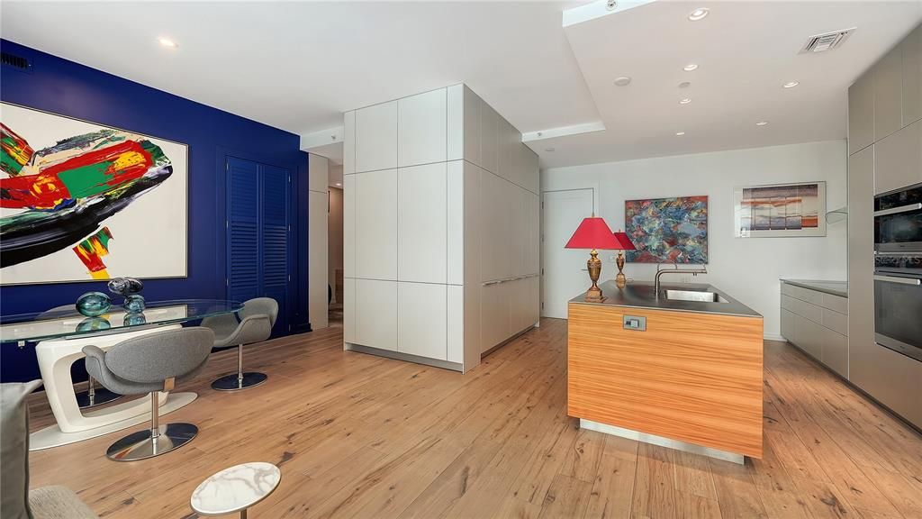 For Sale: $1,299,999 (2 beds, 2 baths, 1600 Square Feet)