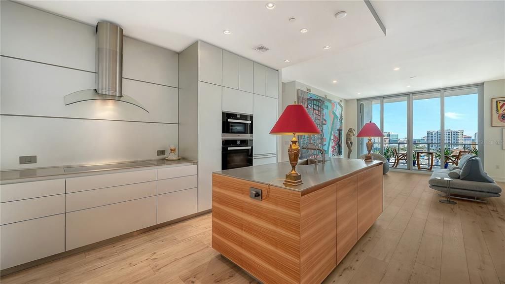 For Sale: $1,299,999 (2 beds, 2 baths, 1600 Square Feet)