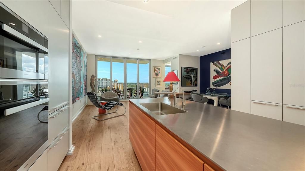 For Sale: $1,299,999 (2 beds, 2 baths, 1600 Square Feet)