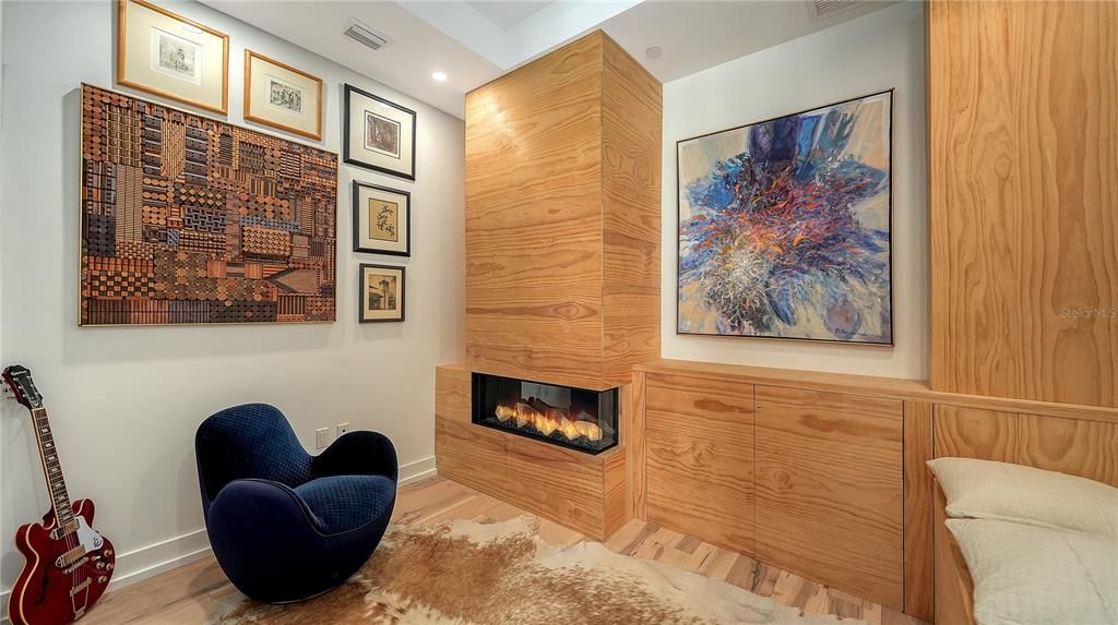 For Sale: $1,299,999 (2 beds, 2 baths, 1600 Square Feet)