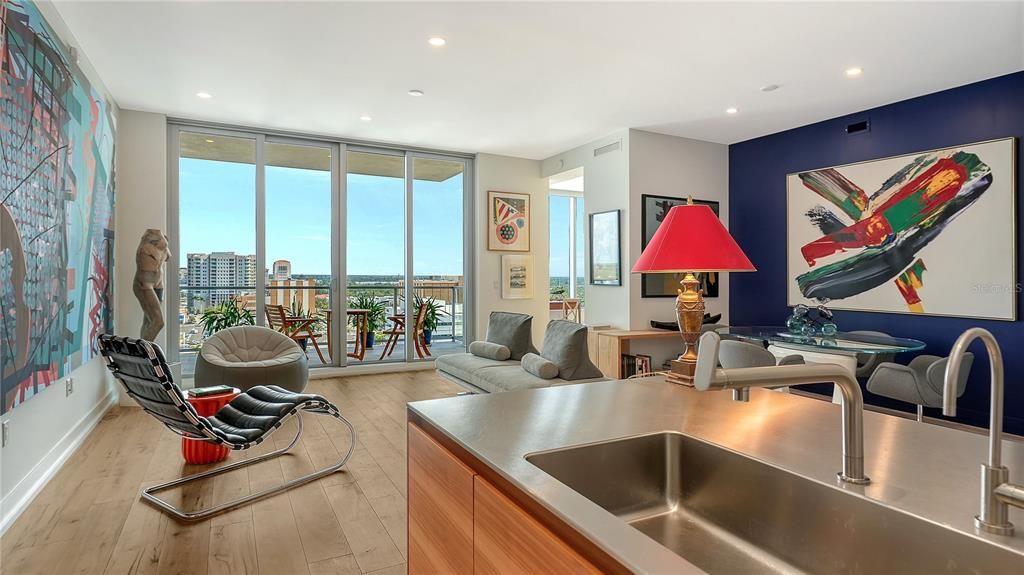 For Sale: $1,299,999 (2 beds, 2 baths, 1600 Square Feet)