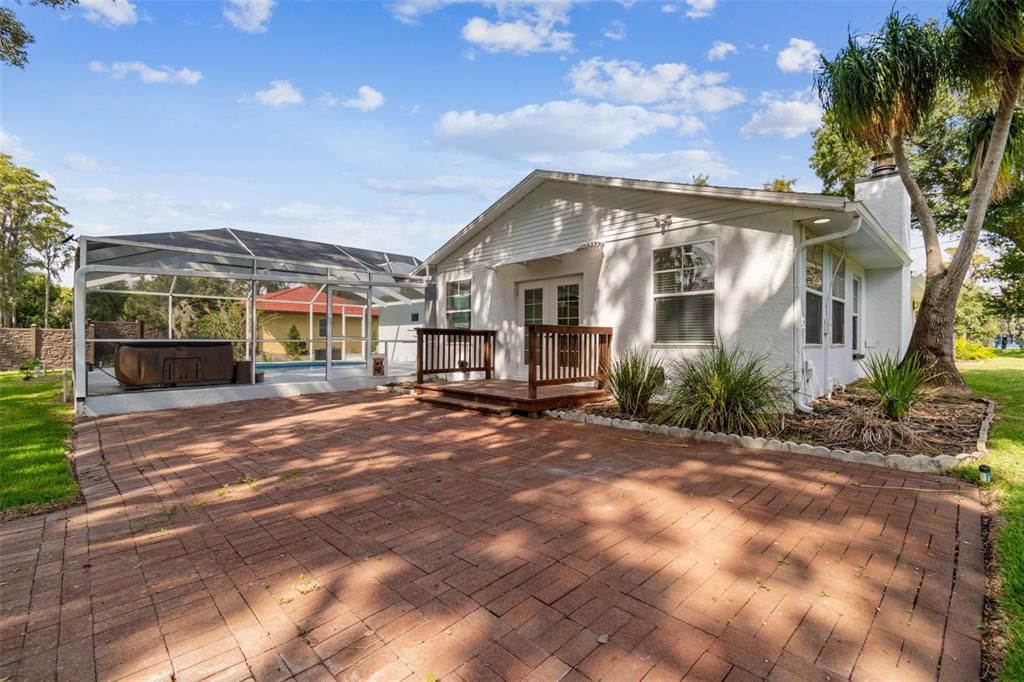 For Sale: $584,000 (3 beds, 2 baths, 1744 Square Feet)