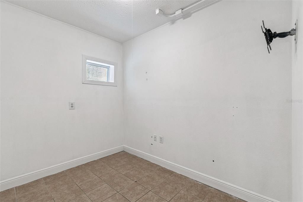 For Sale: $584,000 (3 beds, 2 baths, 1744 Square Feet)