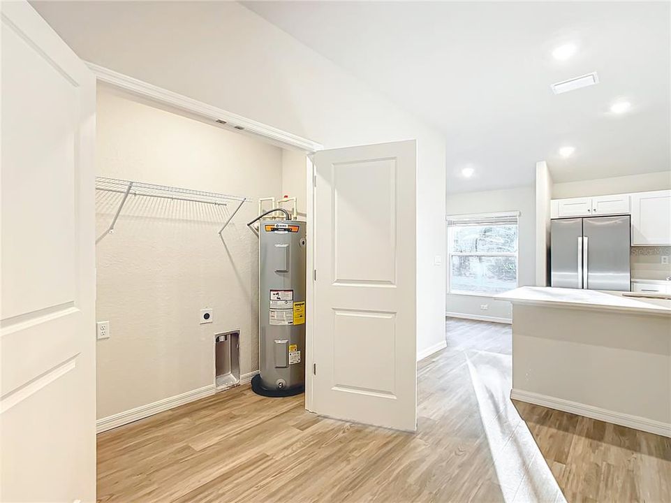 На продажу: $419,900 (8 спален, 0 ванн, 2104 Квадратных фут)