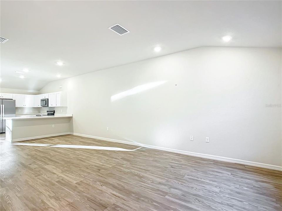 На продажу: $419,900 (8 спален, 0 ванн, 2104 Квадратных фут)