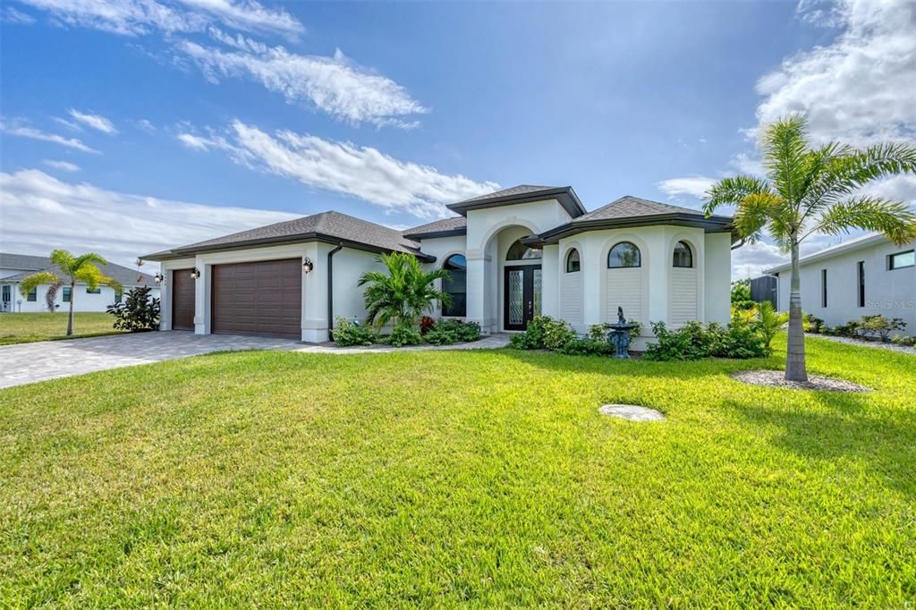 For Sale: $1,050,000 (3 beds, 2 baths, 2037 Square Feet)