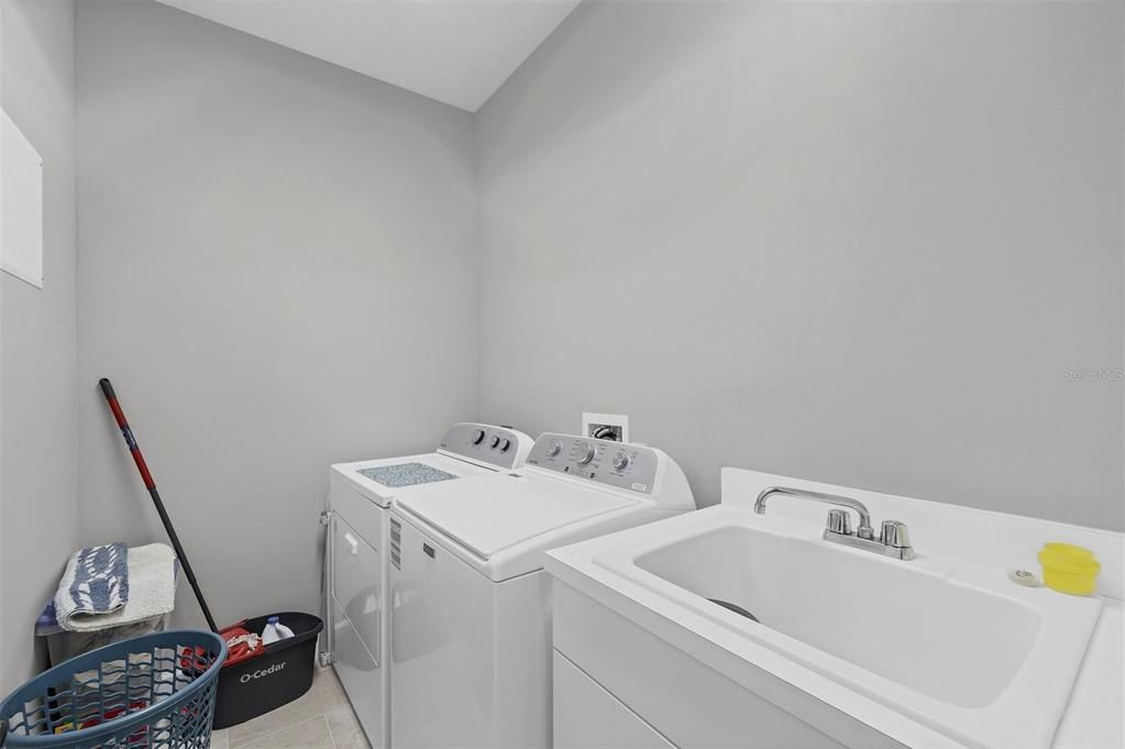 For Sale: $1,050,000 (3 beds, 2 baths, 2037 Square Feet)