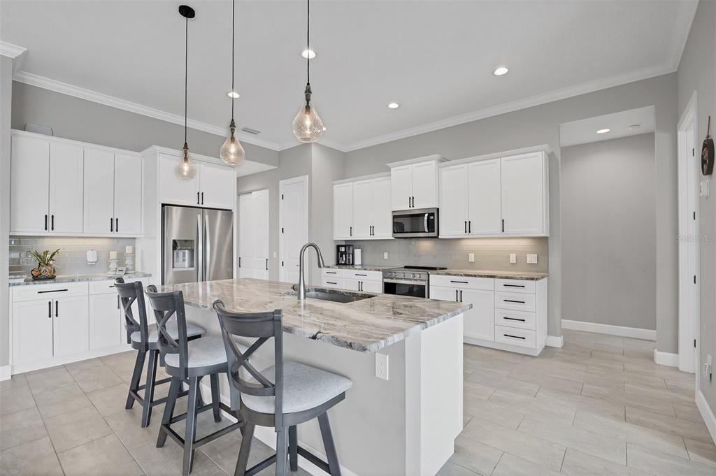 For Sale: $1,050,000 (3 beds, 2 baths, 2037 Square Feet)