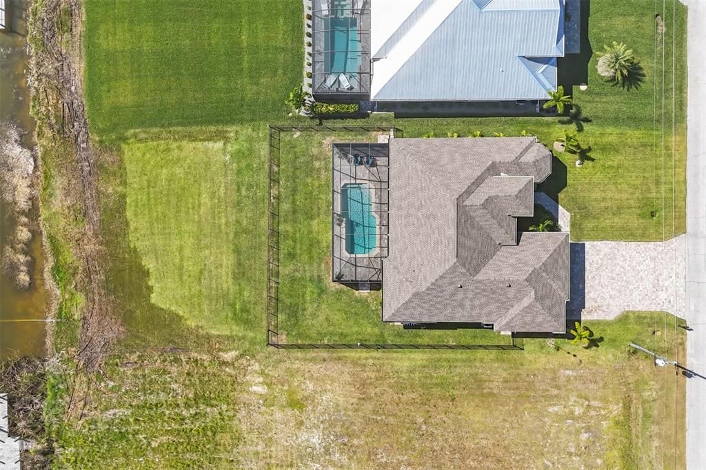 For Sale: $1,050,000 (3 beds, 2 baths, 2037 Square Feet)