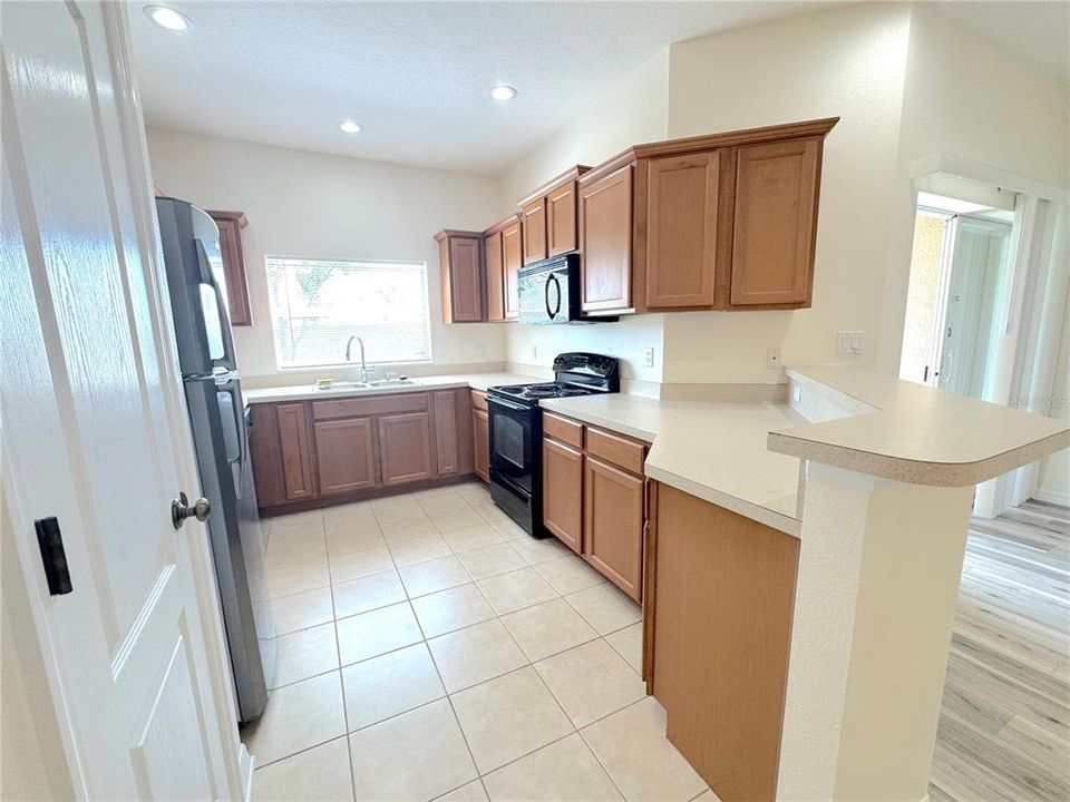 For Rent: $2,000 (3 beds, 2 baths, 1575 Square Feet)