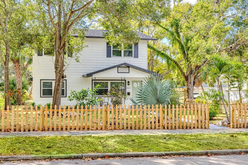 For Sale: $774,900 (5 beds, 3 baths, 2400 Square Feet)