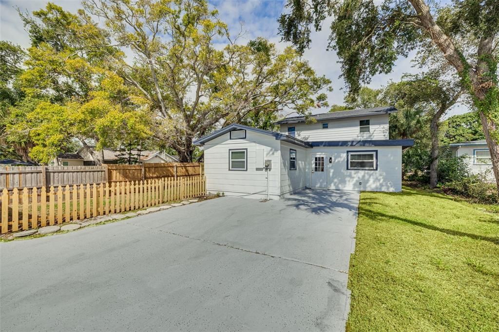 For Sale: $774,900 (5 beds, 3 baths, 2400 Square Feet)