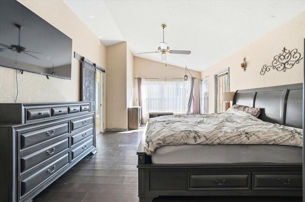 合同活跃: $340,000 (2 贝兹, 2 浴室, 1998 平方英尺)