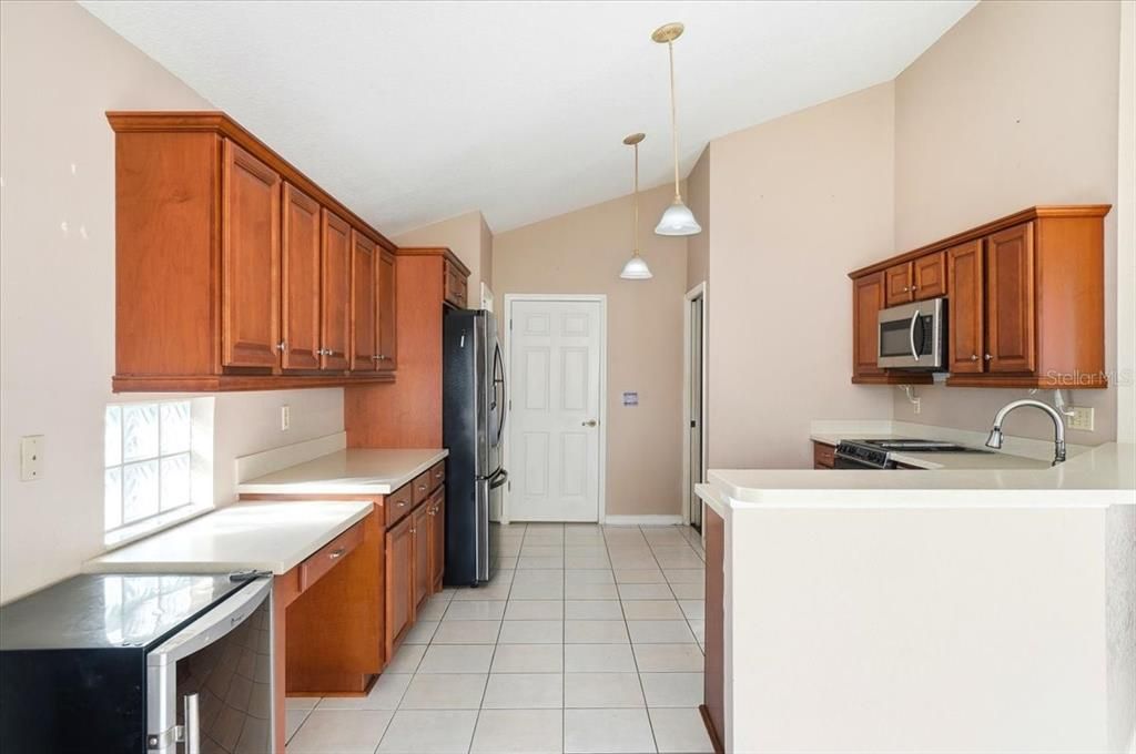 合同活跃: $340,000 (2 贝兹, 2 浴室, 1998 平方英尺)