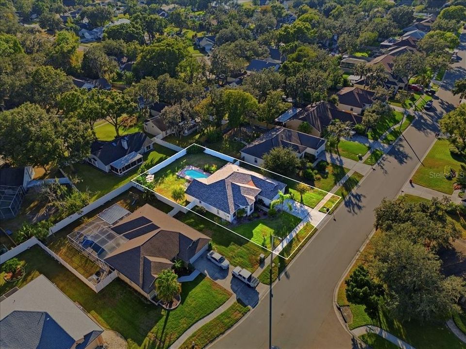 合同活跃: $340,000 (2 贝兹, 2 浴室, 1998 平方英尺)