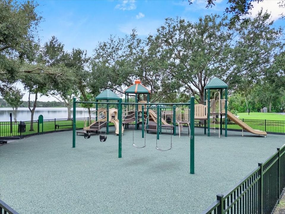 合同活跃: $340,000 (2 贝兹, 2 浴室, 1998 平方英尺)