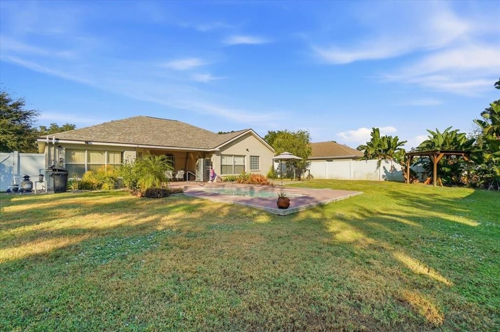 合同活跃: $340,000 (2 贝兹, 2 浴室, 1998 平方英尺)