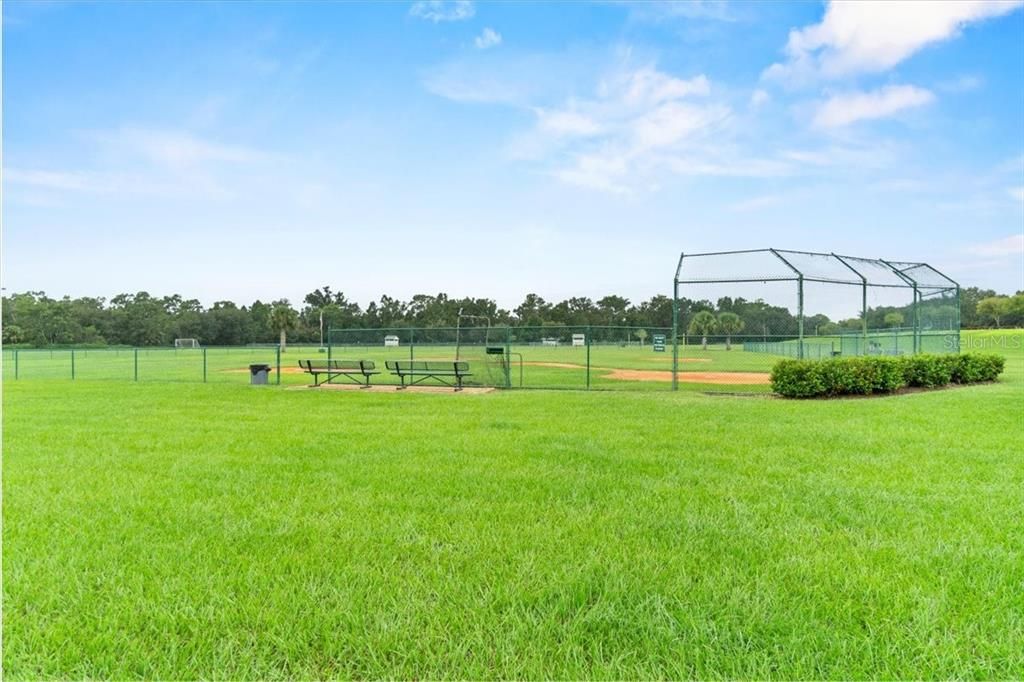 合同活跃: $340,000 (2 贝兹, 2 浴室, 1998 平方英尺)