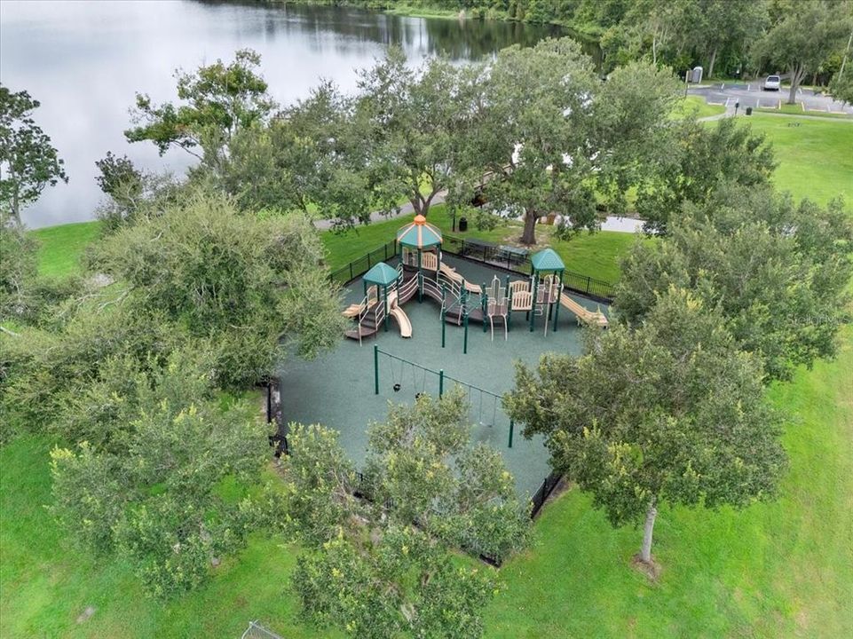 合同活跃: $340,000 (2 贝兹, 2 浴室, 1998 平方英尺)