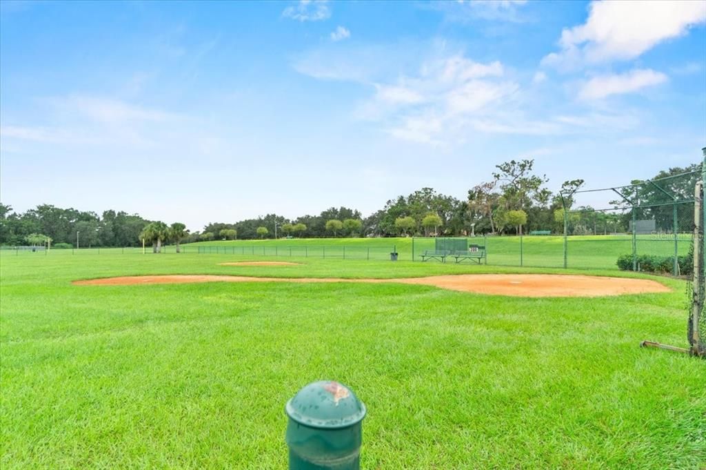 合同活跃: $340,000 (2 贝兹, 2 浴室, 1998 平方英尺)