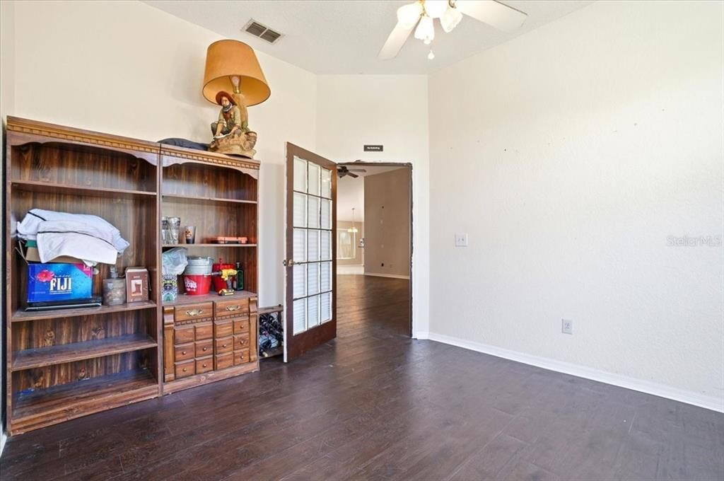 合同活跃: $340,000 (2 贝兹, 2 浴室, 1998 平方英尺)