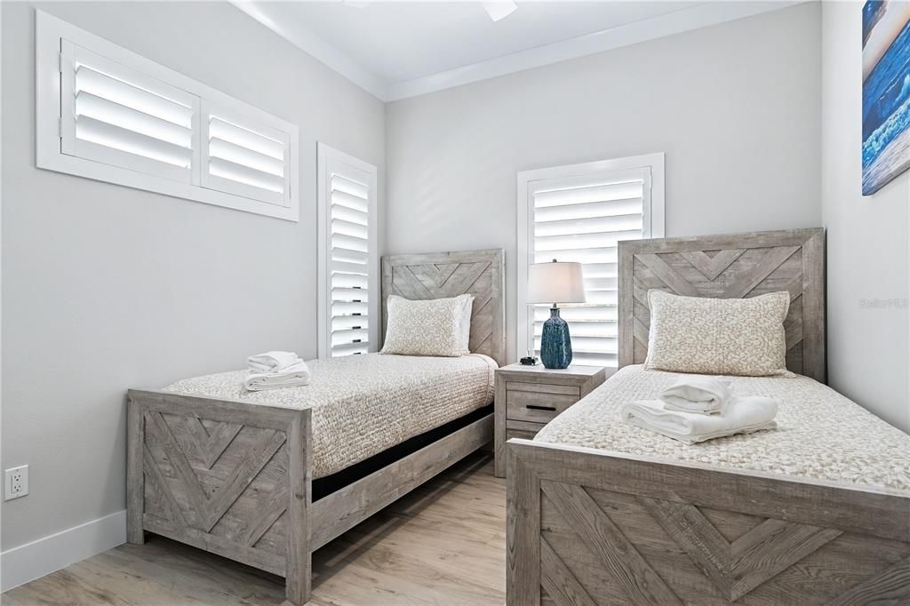 В аренду: $3,700 (2 спален, 1 ванн, 950 Квадратных фут)