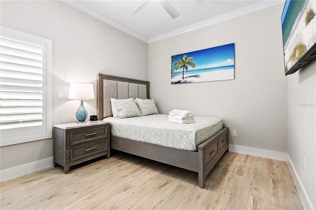 В аренду: $3,700 (2 спален, 1 ванн, 950 Квадратных фут)