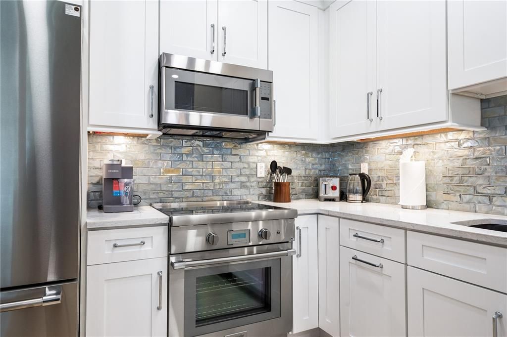 В аренду: $3,700 (2 спален, 1 ванн, 950 Квадратных фут)