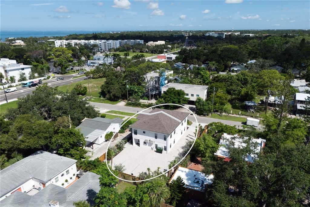 В аренду: $3,700 (2 спален, 1 ванн, 950 Квадратных фут)