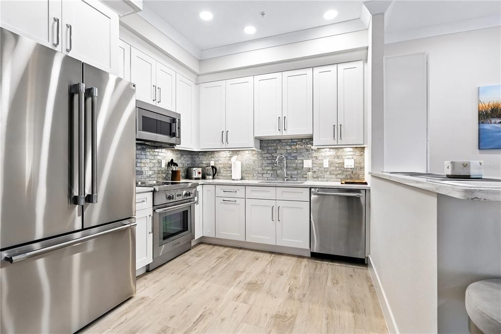 В аренду: $3,700 (2 спален, 1 ванн, 950 Квадратных фут)