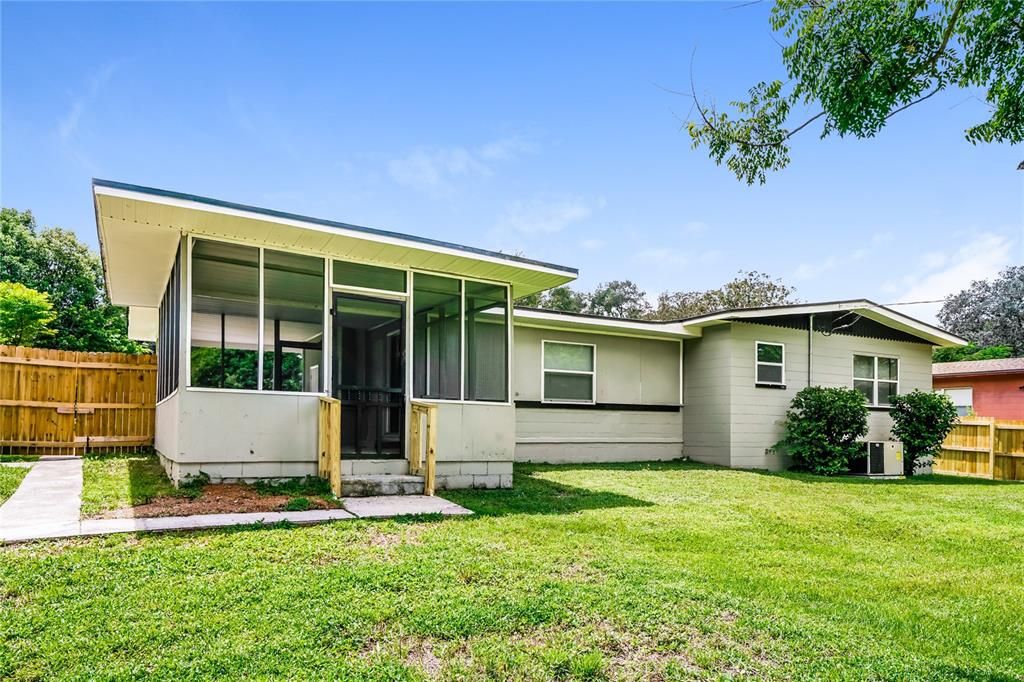 En Renta: $1,905 (3 camas, 2 baños, 1520 Pies cuadrados)