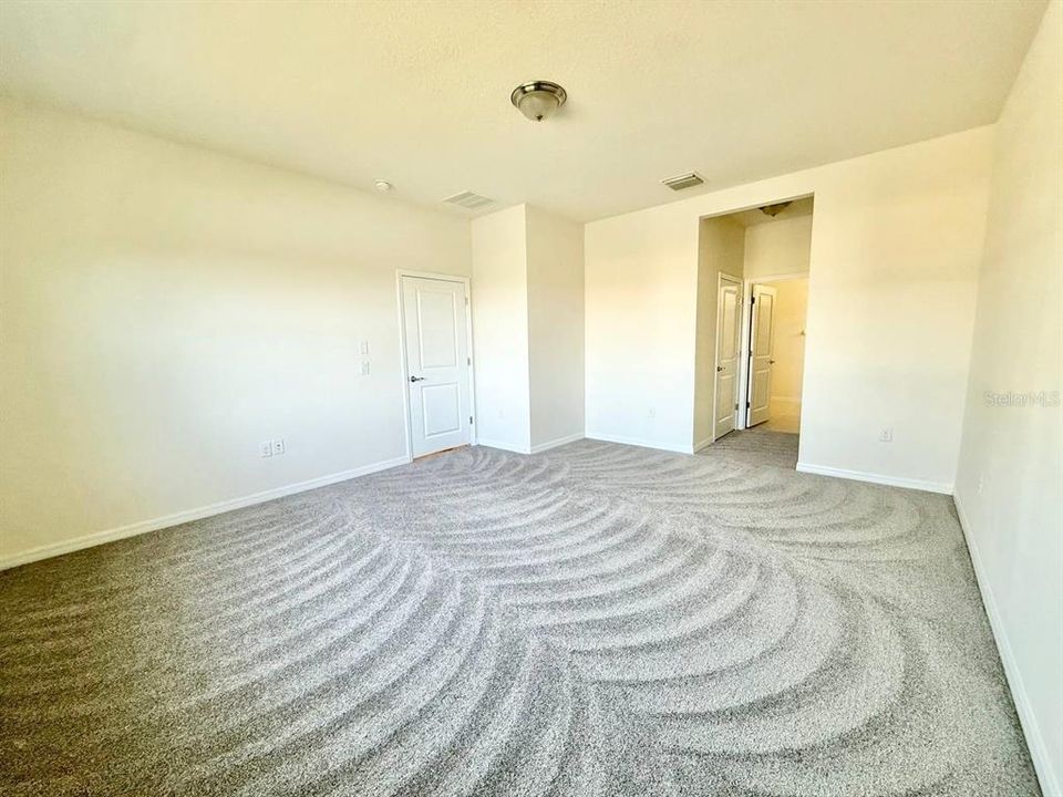 出租: $2,100 (4 贝兹, 2 浴室, 2057 平方英尺)