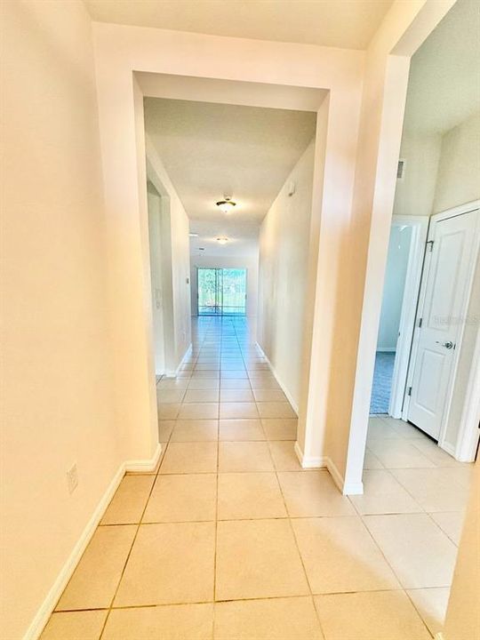 出租: $2,100 (4 贝兹, 2 浴室, 2057 平方英尺)