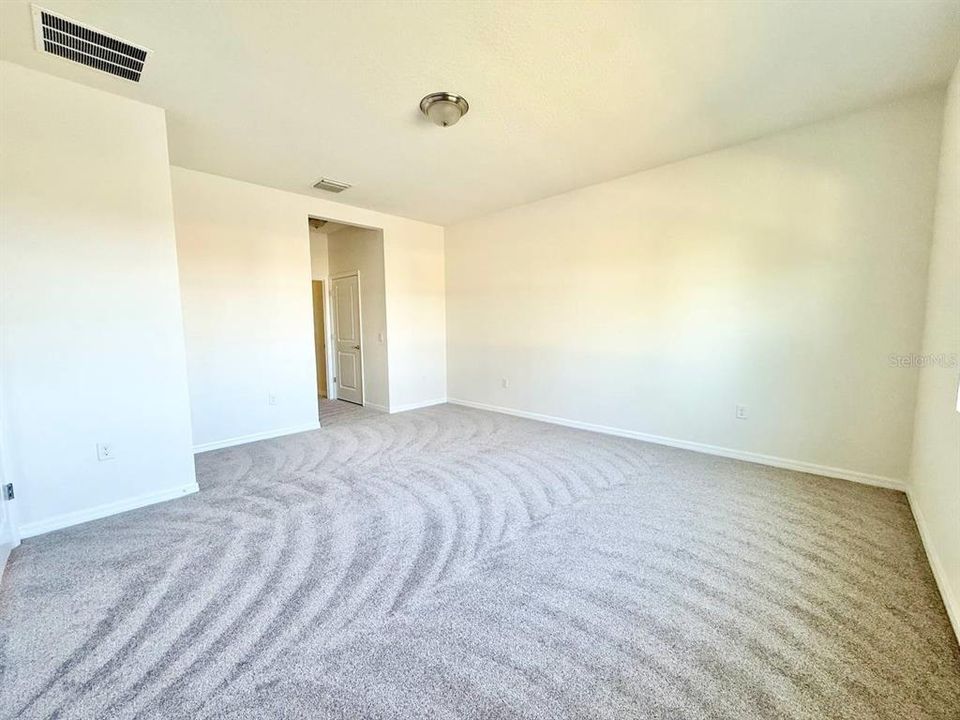 出租: $2,100 (4 贝兹, 2 浴室, 2057 平方英尺)