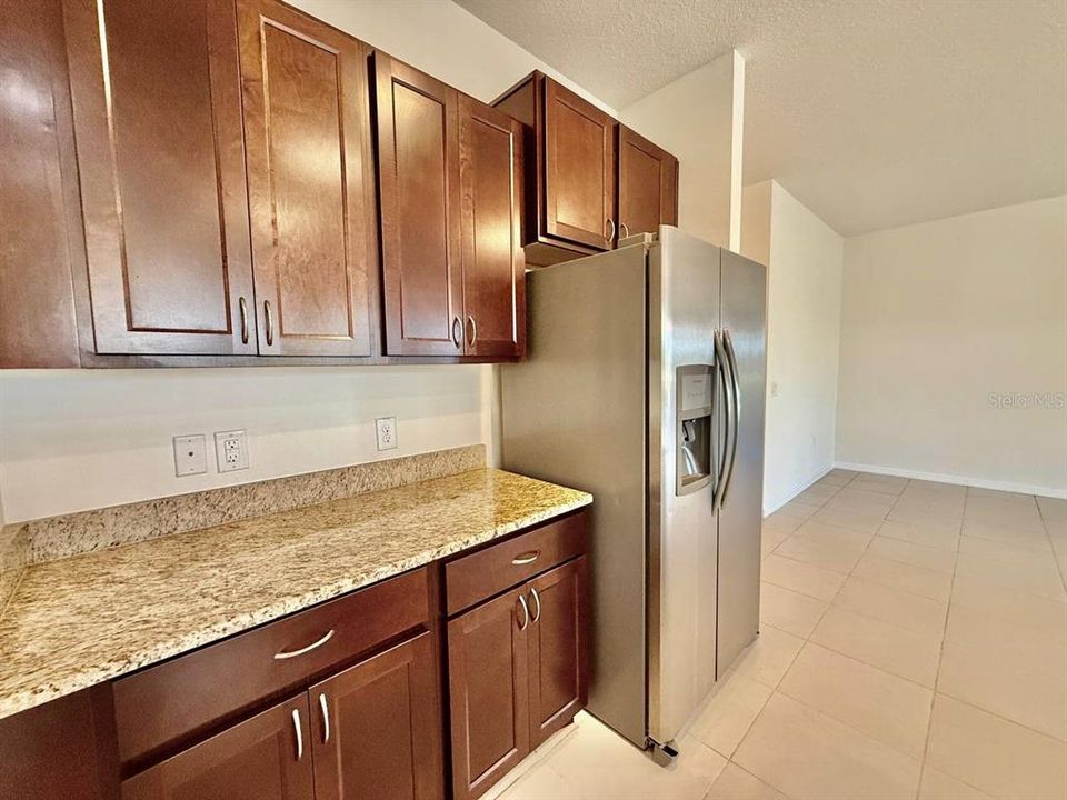 出租: $2,100 (4 贝兹, 2 浴室, 2057 平方英尺)