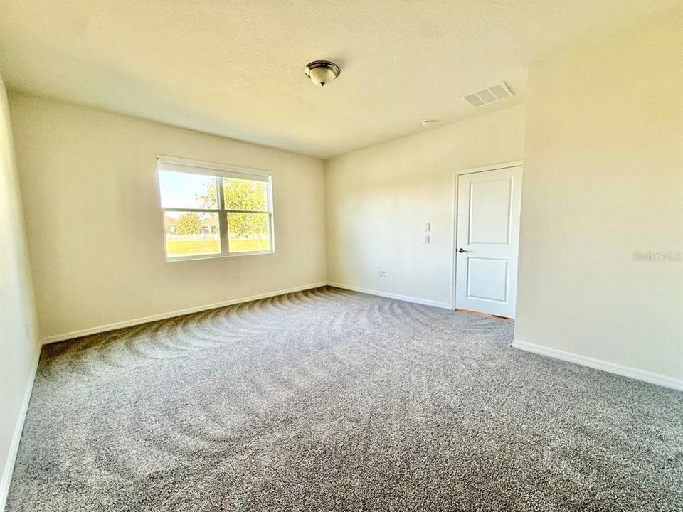 出租: $2,100 (4 贝兹, 2 浴室, 2057 平方英尺)