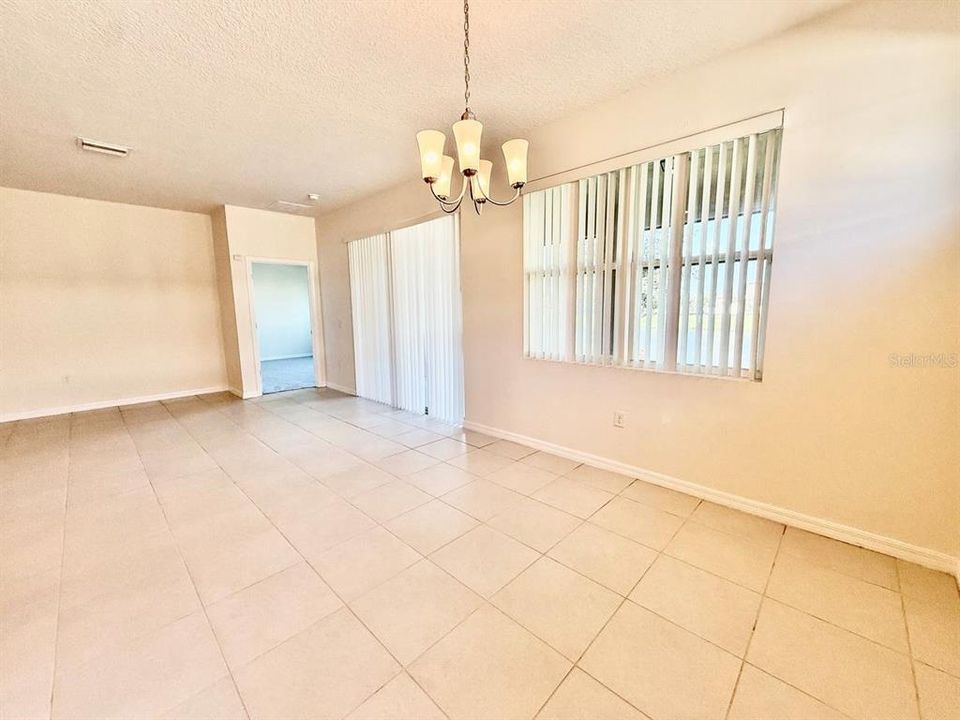 出租: $2,100 (4 贝兹, 2 浴室, 2057 平方英尺)